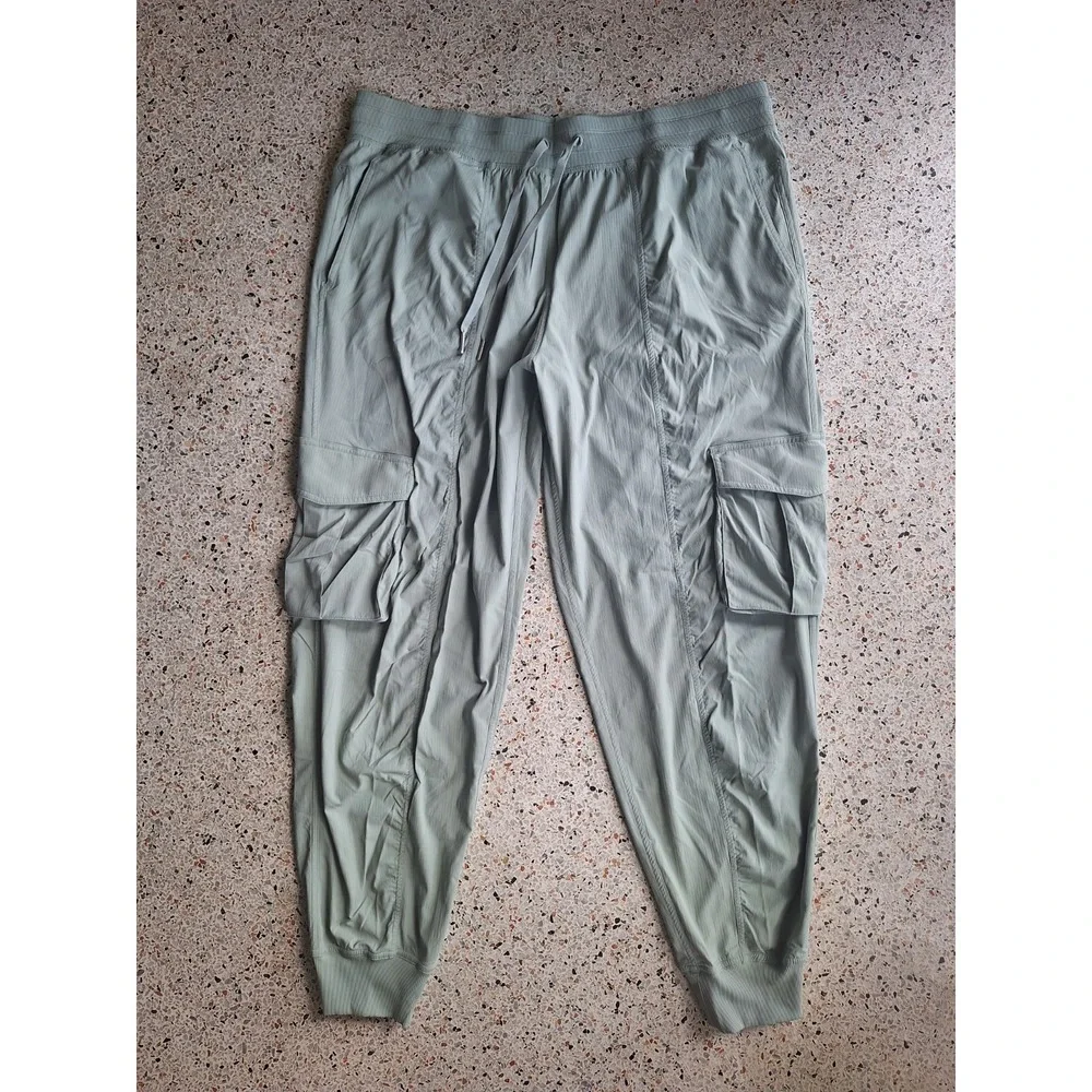 Lululemon Dance Studio Relaxed Fit Mid-Rise Cargo Jogger